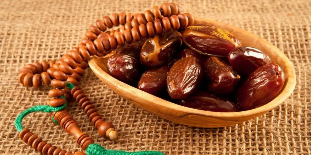Are dates high in sugar?